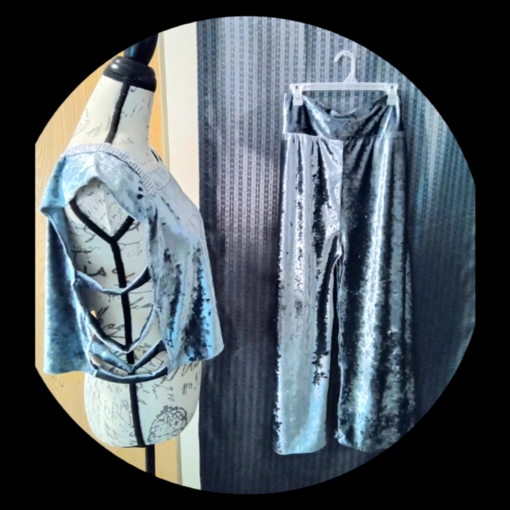 Grey Velvet pants with a matching top in X-XL Size.